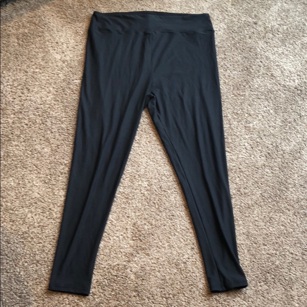 ⚫️ donating 12/11 LulaRoe Black Leggings